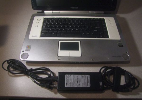 Toshiba Satellite Notebook Windows XP w/ Office 2003 Pro - Image 5